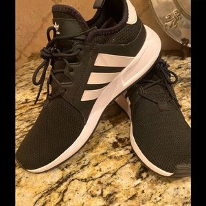 Men’s Like New Adidas Tennis Shoes